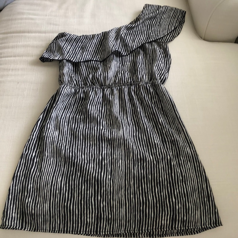 One shoulder dress